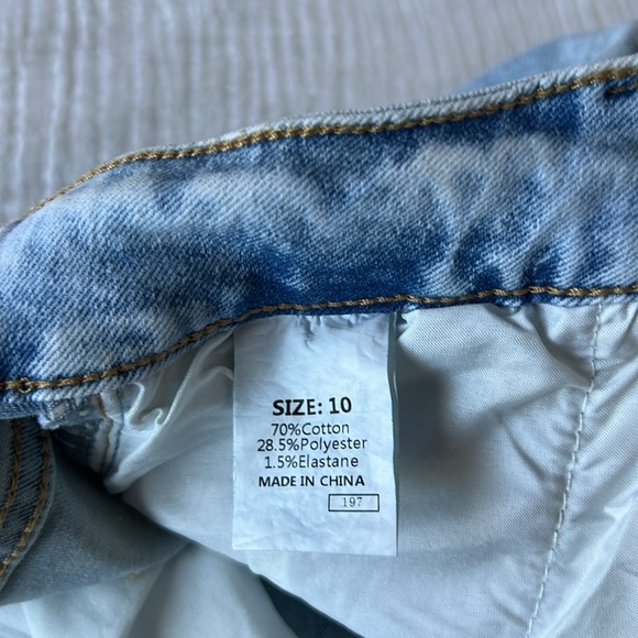 Women's Light Blue Boyfriend Jeans - Picture 12 of 15